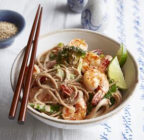 Asiatische Vollkornspaghetti mit Sesam-Garnelen