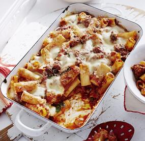 Italienischer Rigatoni-Wurst-Auflauf