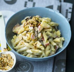 Milchnudeln mit Apfel-Nuss-Topping