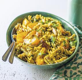 Nudelsalat mit Hähnchen und Currydressing