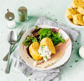Kartoffel-Kürbis-Knödel mit Meerrettichdip und Forelle