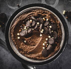 Süßer Schoko-Hummus mit Datteln