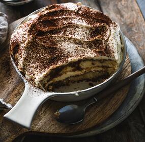 Veganes Tiramisu mit selbst gemachtem Biskuit