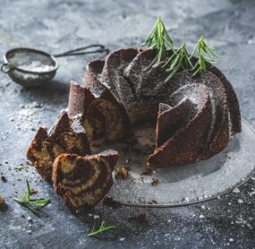 Baileys-Marmorkuchen mit Rosmarin-Wald