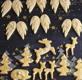 Butterplätzchen mit Mandeln und Orangenzucker