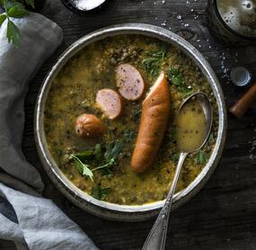 Linsensuppe mit Bockwurst