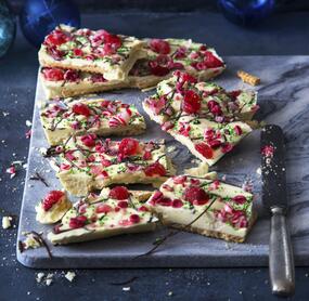 Rot-weiße Schokoschnitten