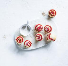 Rot-weiße Weihnachtsschnecken