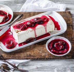 Vanilleparfait mit Glühweinkompott