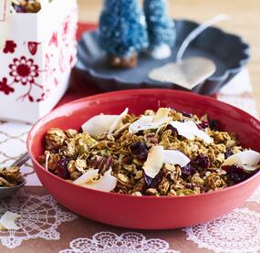 Weihnachtsmüsli mit Pekannüssen und Zimt