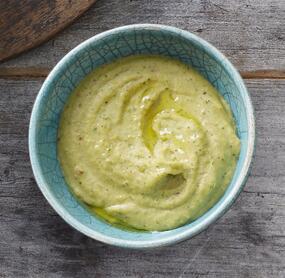 Cremiger Avocado-Dip mit Joghurt
