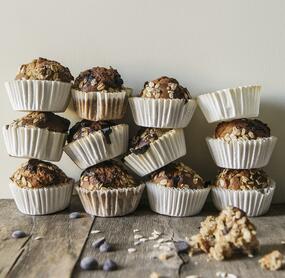 Dinkelmuffins mit Chocolate-Chips und Haferflocken