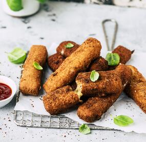 Käsesticks mit Semmelbrösel