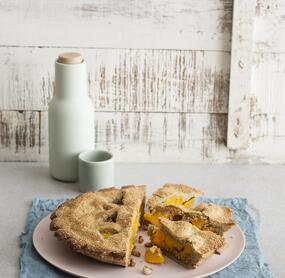 Buchweizen-Pie mit Aprikosen und Amaretti