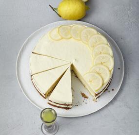 Geeiste Limoncello-Quark-Sahnetorte