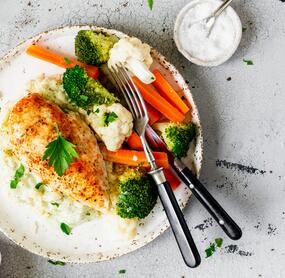 All-in-one-Hähnchenbrust mit Reis und Gemüse