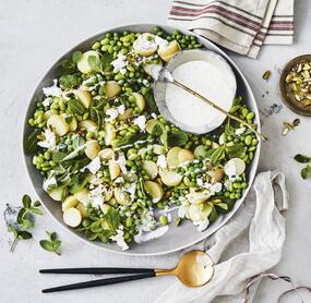 Kartoffel-Erbsen-Salat mit Joghurt-Minz-Dressing