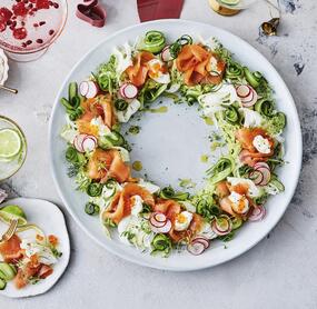 Räucherlachs-Kranz mit Avocadocreme