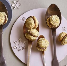 Walnusskugeln mit Nougat