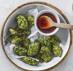 Brokkoli-Cheese-Nuggets mit Sweet-Chili-Soße