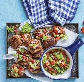 Frikadellen mit Sellerie-Tomaten-Salsa