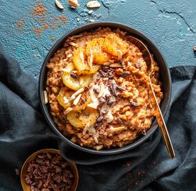 Porridge mit gebackenen Bananen