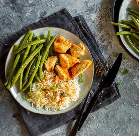 Hähnchen mit Reis und Süßsauer-Soße