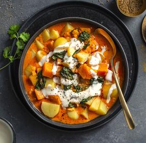 Vegetarisches Kartoffelcurry mit Kokosmilch