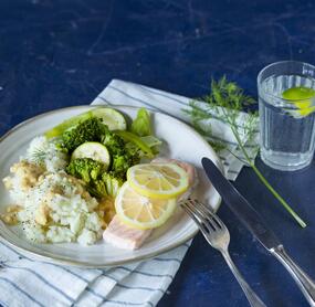 Lachs mit Honig-Senf-Soße und Jasminreis