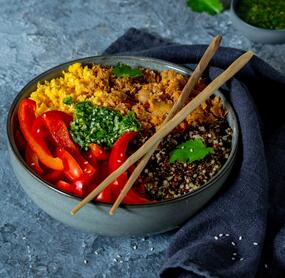 Spicy Tuna-Bowl mit Quinoa