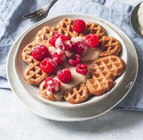 Vegane Waffeln mit Vanillesoße
