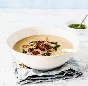 Edle Champignoncremesuppe mit Kräutergremolata