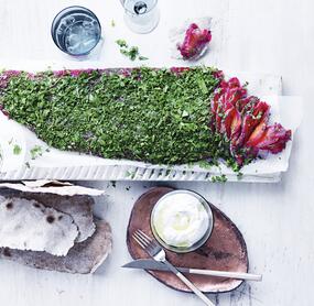Graved Lachs mit Roter Bete und Bier-Crisps