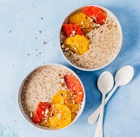 Low-Carb-Porridge mit Zitrusfrüchten