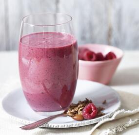 Beerensmoothie mit Mandeln