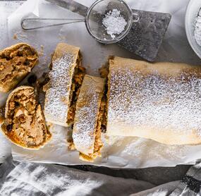Birnen-Strudel mit Walnüssen