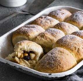 Buchteln mit Apfel-Zimt-Rosinen-Füllung