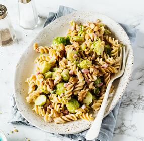 Buchweizenpasta mit Gorgonzolasoße und Rosenkohl