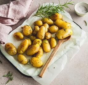 „Shake & Bake“-Rosmarin-Kartoffeln