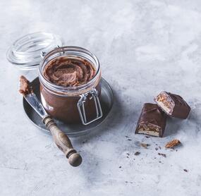 Himmlische Snickers-Creme aus 4 Zutaten