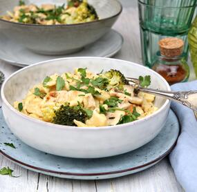 Spätzle-Hähnchen-Topf mit Brokkoli