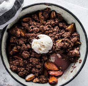 Zwetschgen-Crumble mit Schokostreuseln