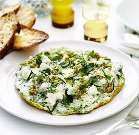 Eiweiß-Omelett mit Feta und Tapenade