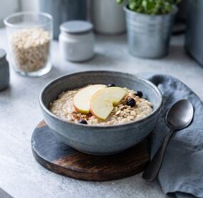 Fruchtiges Apfel-Porridge