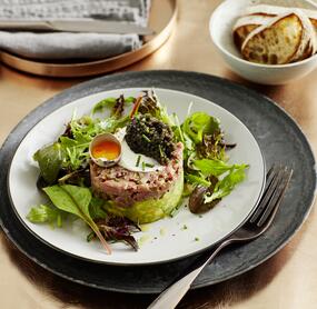 Edelstes Rindfleisch-Tatar mit Kaviar