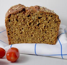 Kerniges Schwarzbrot