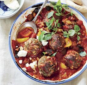 Gebackene Fleischbällchen in Paprika-Tomatensoße