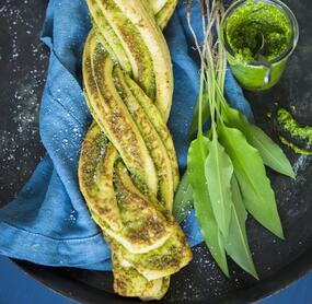 Hefezopf mit Bärlauch