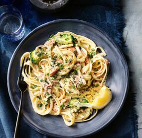 Cremige Lachs-Pasta mit Brokkoli