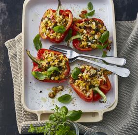 Gefüllte Paprika mit Mais und Schafskäse